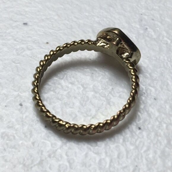 VTG Heart Ring Letter V Initial Size 7.25 Gold Tone Red Enamel Valentine's Day - Picture 5 of 6